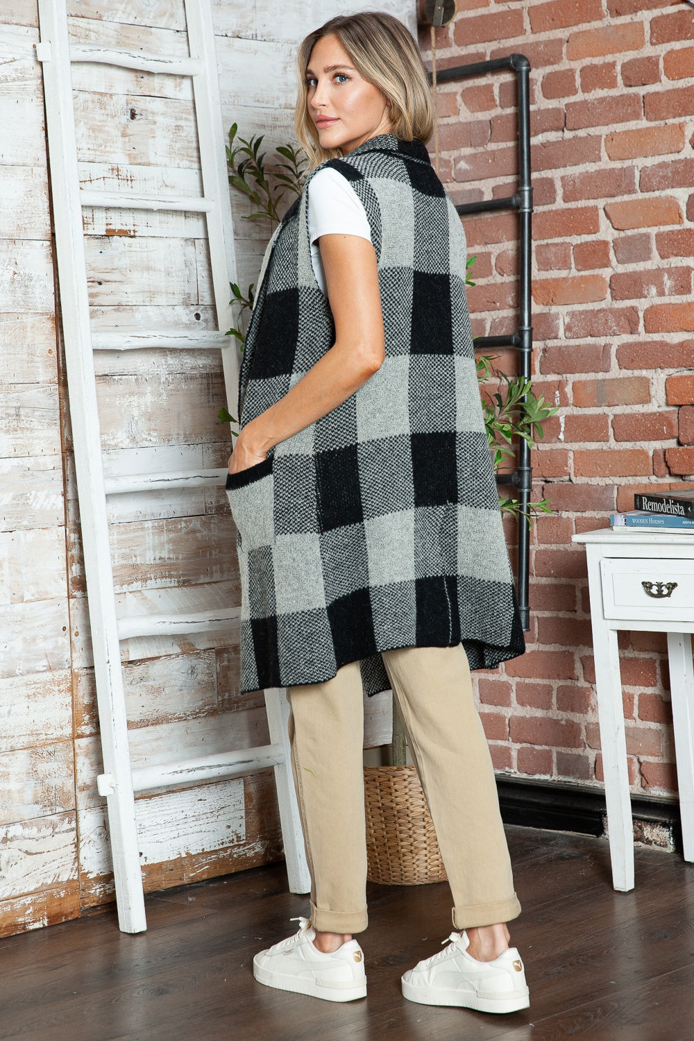 Plaid Lapel Collar Sleeveless Cardigan