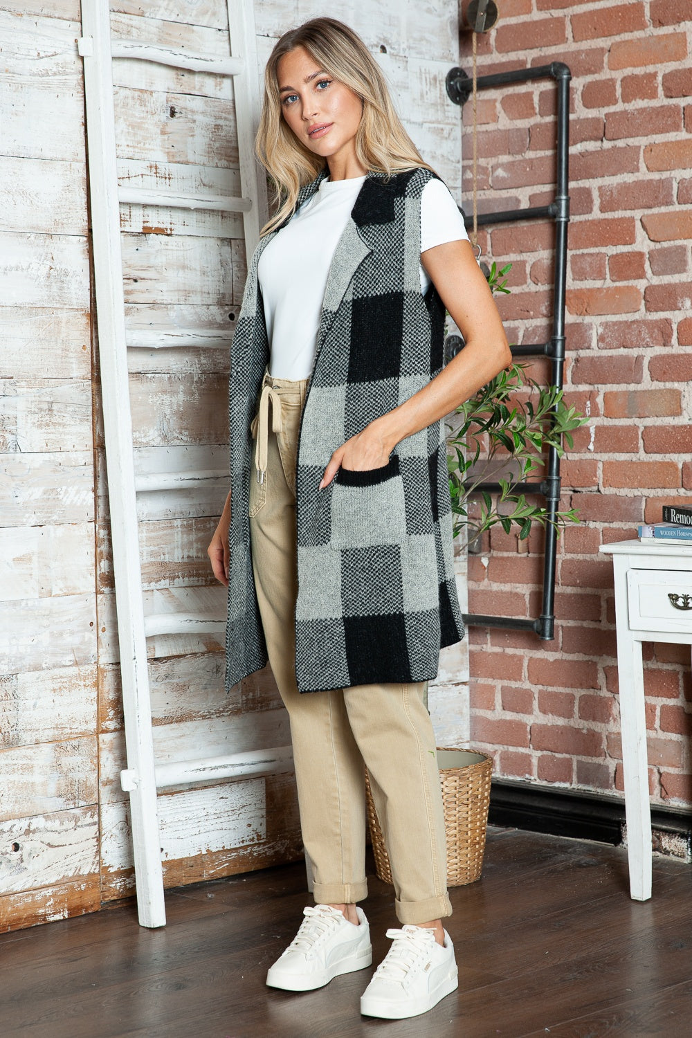 Plaid Lapel Collar Sleeveless Cardigan